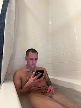 Snapshot of PeytonJohnn chatting on October 28, 9:14 pm PeytonJohnn online show from October 28, 9:14 pm