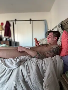 Snapshot of PeytonJohnn chatting on November 18, 5:05 pm PeytonJohnn online show from November 18, 5:05 pm