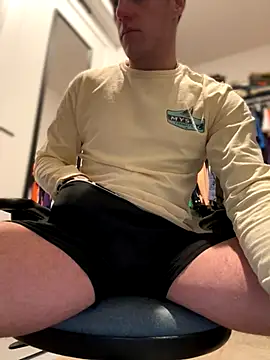 Snapshot of PeytonJohnn chatting on November 24, 5:57 pm PeytonJohnn online show from November 24, 5:57 pm