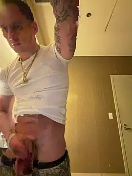 Snapshot of PeytonJohnn chatting on November 15, 8:07 am PeytonJohnn online show from November 15, 8:07 am