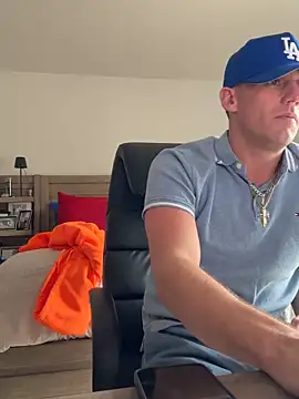 Snapshot of PeytonJohnn chatting on November 3, 5:05 pm PeytonJohnn online show from November 3, 5:05 pm