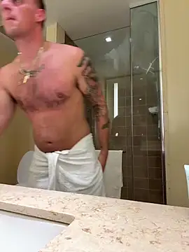 Snapshot of PeytonJohnn chatting on October 6, 8:15 am PeytonJohnn online show from October 6, 8:15 am