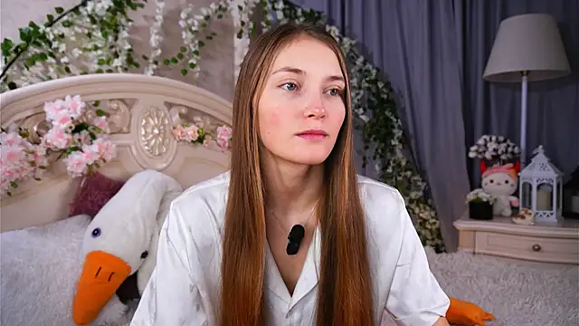 MonaEldon online show from December 3, 2:45 am