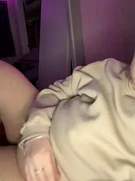 menaceswife online show from March 22, 11:42 pm