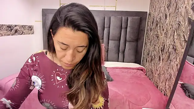 VioletaScott  online show from December 18, 1:15 pm