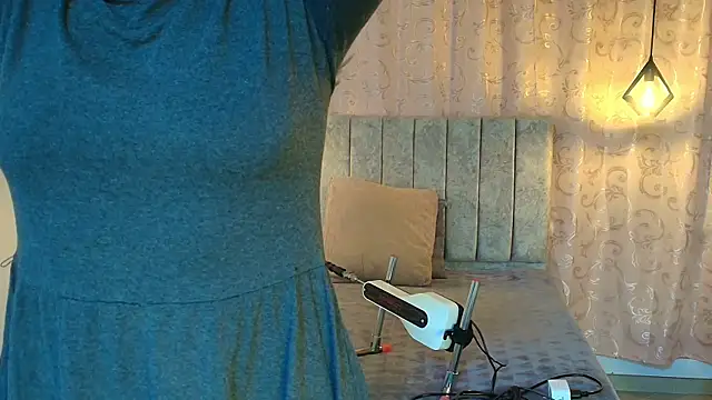 VioletaScott  online show from November 14, 1:15 pm