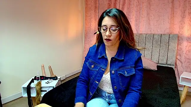 VioletaScott  online show from March 21, 1:45 pm