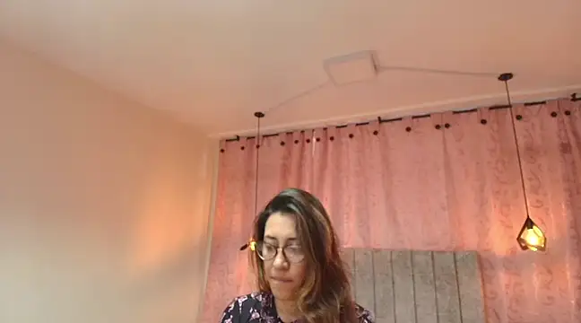 VioletaScott  online show from February 21, 1:00 pm