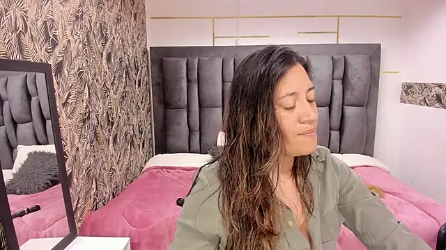 VioletaScott  online show from December 17, 2:44 pm