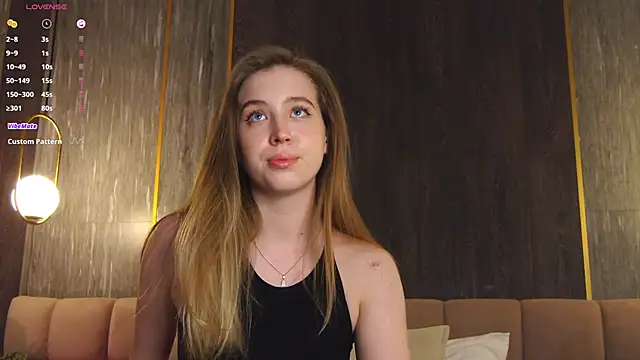 LoraineLuff online show from March 12, 9:13 pm