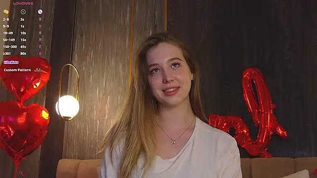 LoraineLuff online show from February 21, 6:04 pm