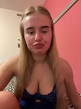 Snapshot of yourhornyslut chatting on March 22, 9:42 pm yourhornyslut online show from March 22, 9:42 pm