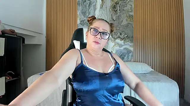 Snapshot of Danna_topless chatting on November 16, 11:59 am Danna topless online show from November 16, 11:59 am