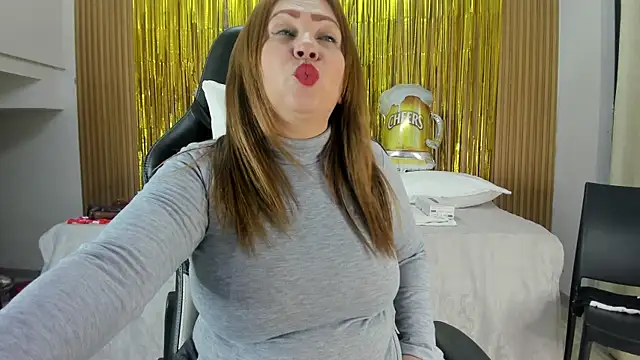 Snapshot of Danna_topless chatting on October 20, 12:06 pm Danna topless online show from October 20, 12:06 pm