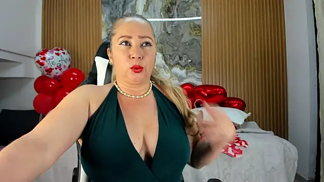 Snapshot of Danna_topless chatting on March 18, 12:06 pm Danna topless online show from March 18, 12:06 pm