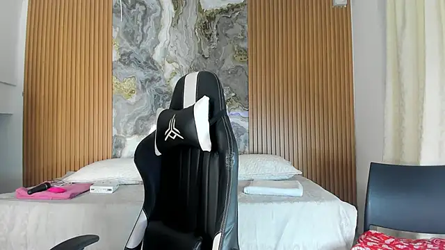 Snapshot of Danna_topless chatting on November 19, 12:05 pm Danna topless online show from November 19, 12:05 pm