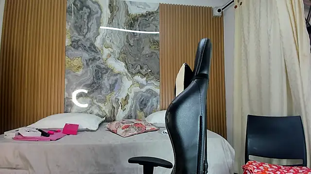 Snapshot of Danna_topless chatting on November 21, 12:04 pm Danna topless online show from November 21, 12:04 pm