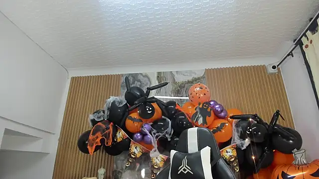 Snapshot of Danna_topless chatting on October 25, 12:04 pm Danna topless online show from October 25, 12:04 pm