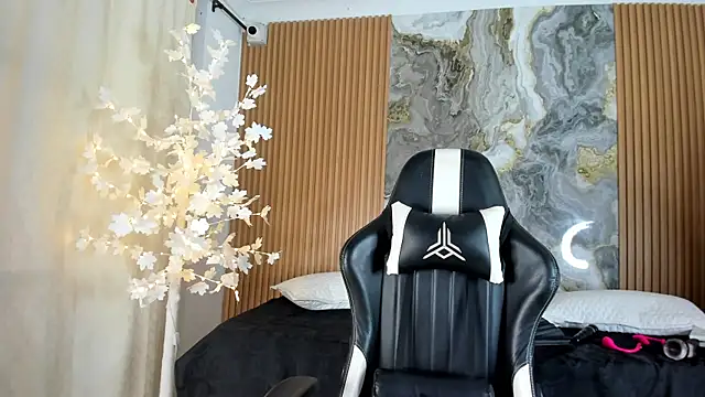 Danna topless online show from May 18, 12:10 pm