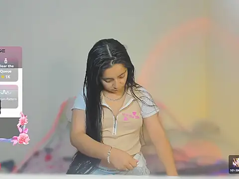 Snapshot of litle_mily_ chatting on November 13, 8:46 pm litle mily online show from November 13, 8:46 pm