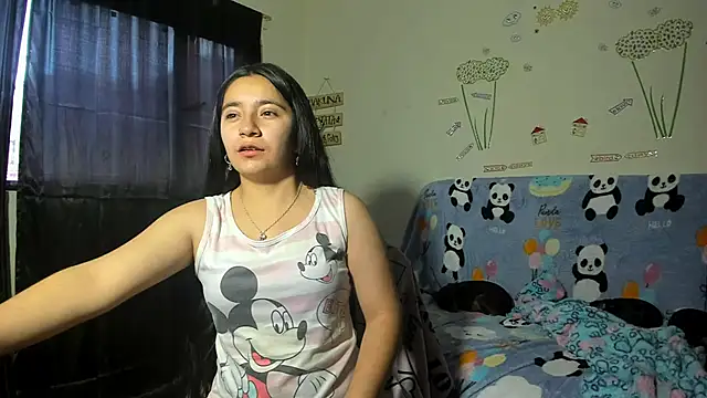 Snapshot of litle_mily_ chatting on February 1, 10:01 pm litle mily online show from February 1, 10:01 pm