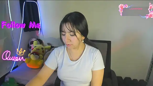 litle mily  online show from May 7, 9:40 pm