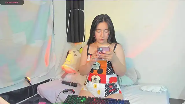 litle mily  online show from April 14, 9:53 pm