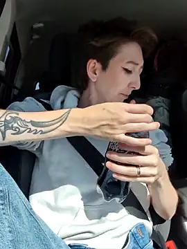 lovelylucyy online show from October 2, 5:49 pm