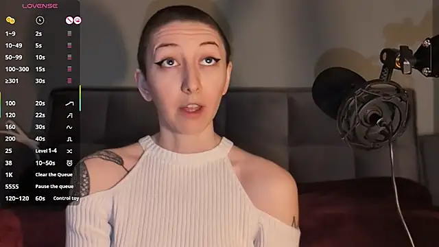 lovelylucyy online show from February 5, 8:14 pm