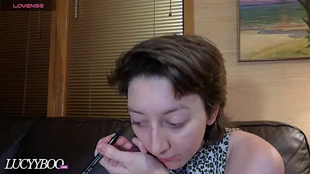 lovelylucyy online show from January 8, 12:38 am