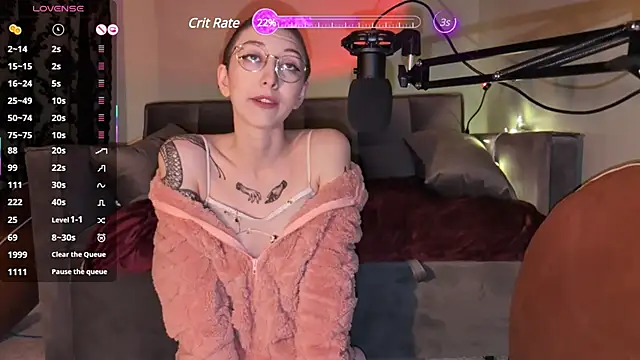 lovelylucyy online show from February 8, 11:24 pm