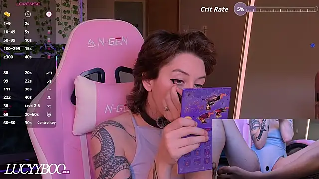 lovelylucyy online show from May 25, 12:54 am
