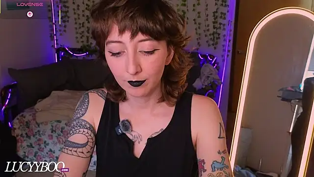 Snapshot of lovelylucyy chatting on July 16, 9:23 pm lovelylucyy online show from July 16, 9:23 pm