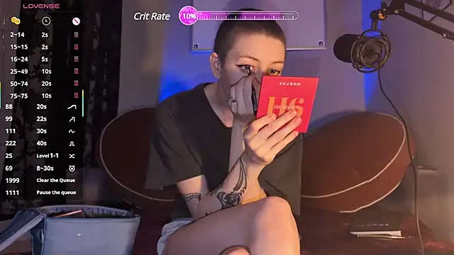 lovelylucyy online show from February 7, 3:01 am