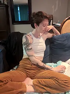 lovelylucyy online show from September 25, 10:38 pm