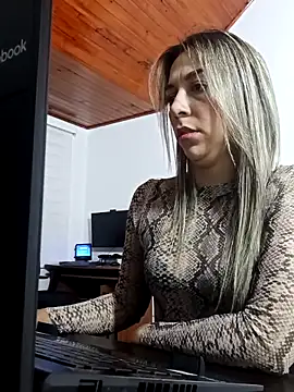 Snapshot of rachellboom chatting on December 2, 11:39 pm rachellboom online show from December 2, 11:39 pm