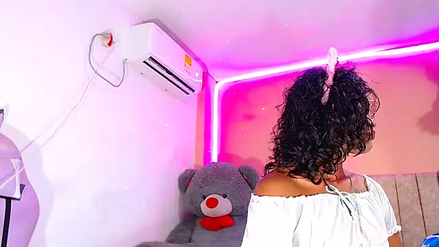 Snapshot of vanessa_nauthygirls chatting on March 6, 7:10 pm vanessa nauthygirls online show from March 6, 7:10 pm