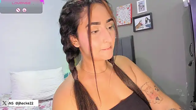 Snapshot of curvy_jhacky chatting on January 29, 5:51 am curvy jhacky online show from January 29, 5:51 am