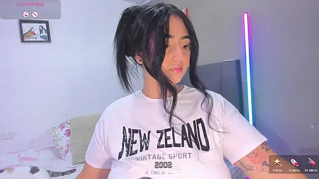 Snapshot of curvy_jhacky chatting on September 12, 1:28 am curvy jhacky online show from September 12, 1:28 am