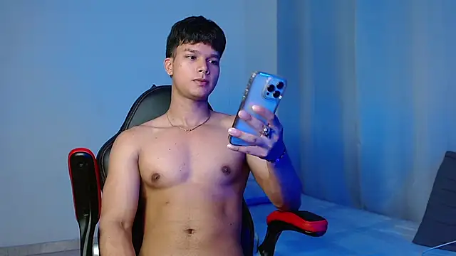 Snapshot of lous_g chatting on January 24, 3:22 am lous g online show from January 24, 3:22 am