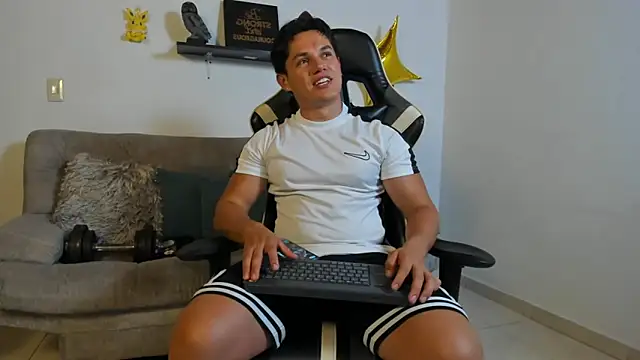 julian wallace online show from November 19, 9:48 pm