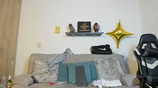 julian wallace online show from November 28, 3:45 pm