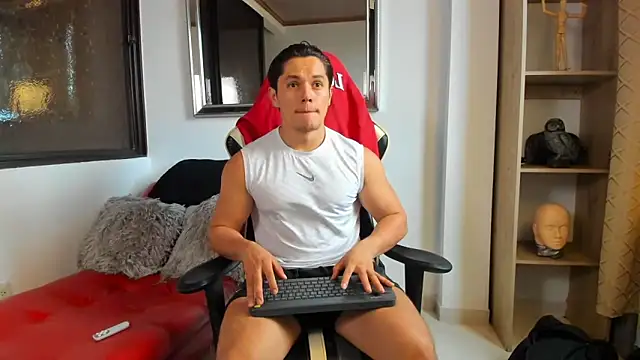 julian wallace online show from April 17, 4:43 pm