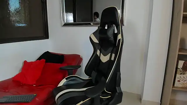 julian wallace online show from March 8, 10:02 pm