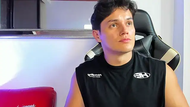 julian wallace online show from April 2, 10:27 pm