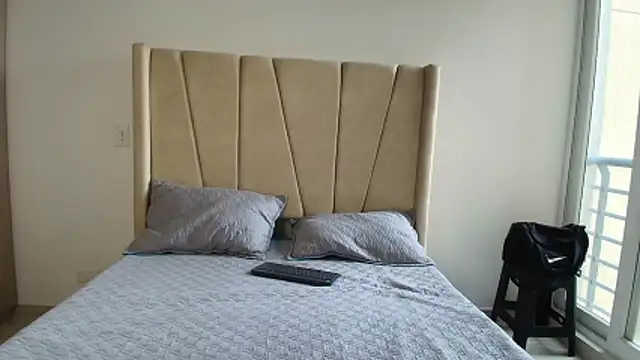 julian wallace online show from February 19, 9:01 pm