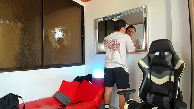 julian wallace online show from March 5, 7:43 pm