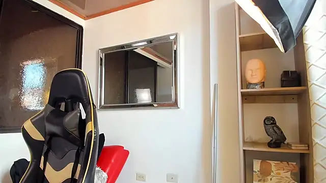 julian wallace online show from April 4, 8:04 pm