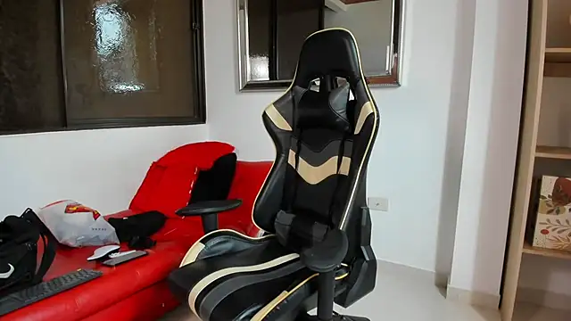 julian wallace online show from March 10, 1:04 pm