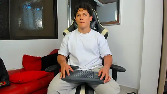 julian wallace online show from February 7, 7:44 pm